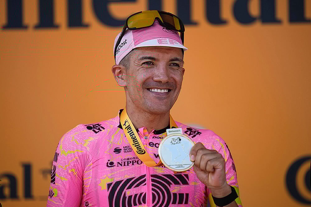 | Photo: AP/Daniel Cole : Seventeenth stage winner Ecuador's Richard Carapaz